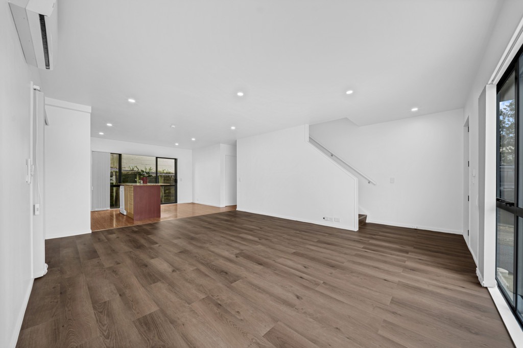 Motivated owners, 3 beds 1.5 baths home with garage, 19 Rakich Place, Henderson, Auckland