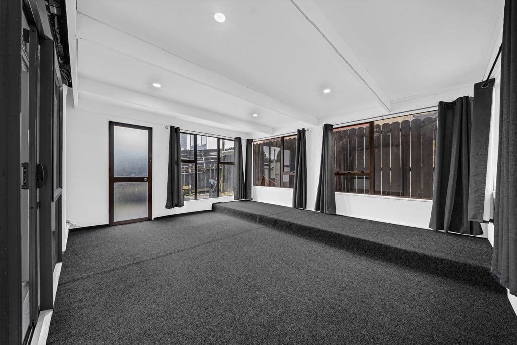 Motivated owners, 3 beds 1.5 baths home with garage, 19 Rakich Place, Henderson, Auckland