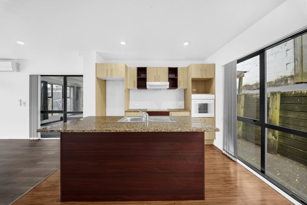 Motivated owners, 3 beds 1.5 baths home with garage, 19 Rakich Place, Henderson, Auckland