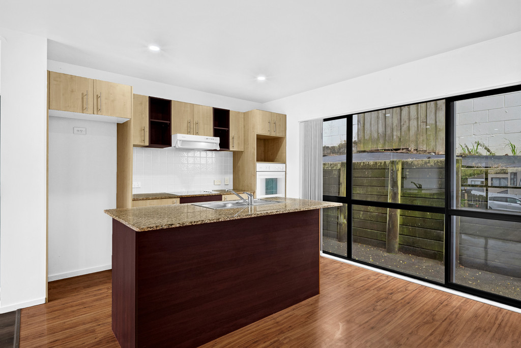 Motivated owners, 3 beds 1.5 baths home with garage, 19 Rakich Place, Henderson, Auckland