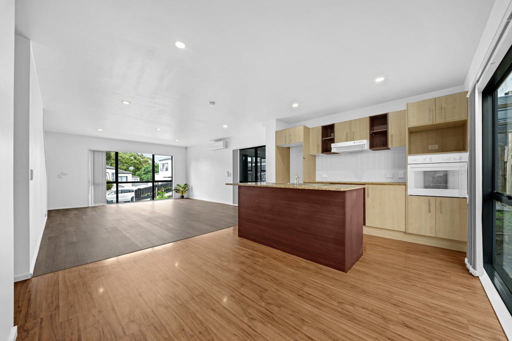 Motivated owners, 3 beds 1.5 baths home with garage, 19 Rakich Place, Henderson, Auckland