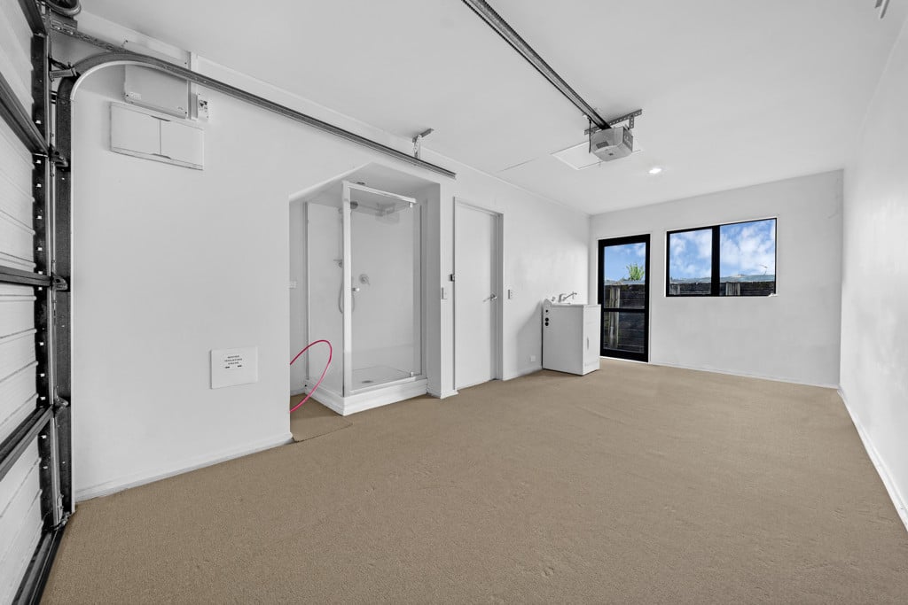 Motivated owners, 3 beds 1.5 baths home with garage, 19 Rakich Place, Henderson, Auckland