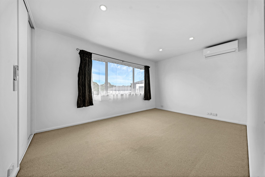 Motivated owners, 3 beds 1.5 baths home with garage, 19 Rakich Place, Henderson, Auckland