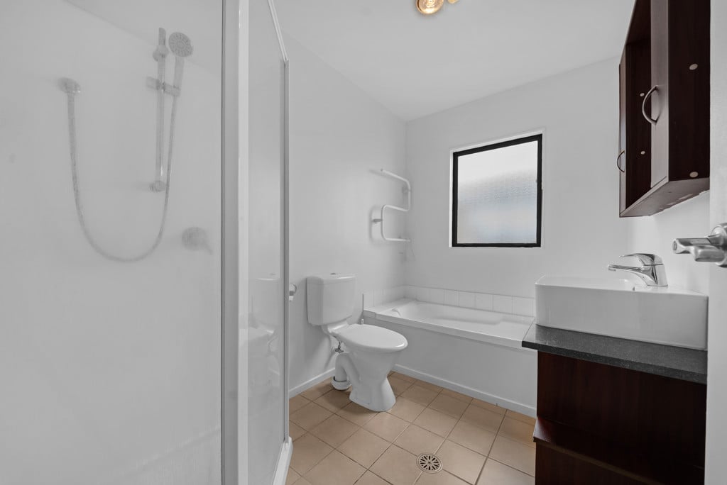 Motivated owners, 3 beds 1.5 baths home with garage, 19 Rakich Place, Henderson, Auckland