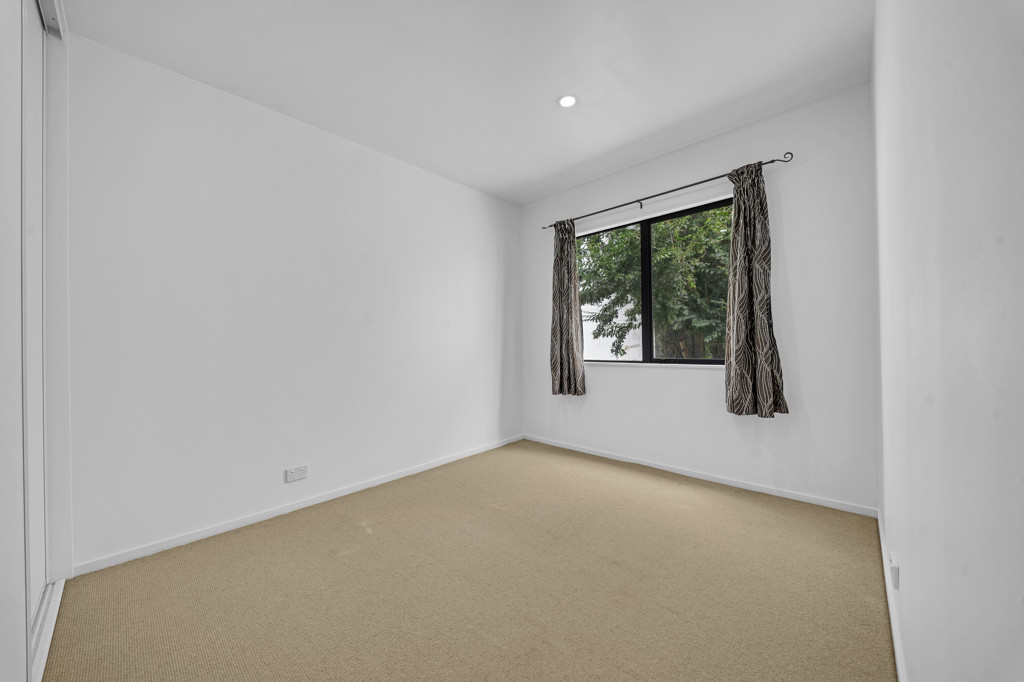Motivated owners, 3 beds 1.5 baths home with garage, 19 Rakich Place, Henderson, Auckland