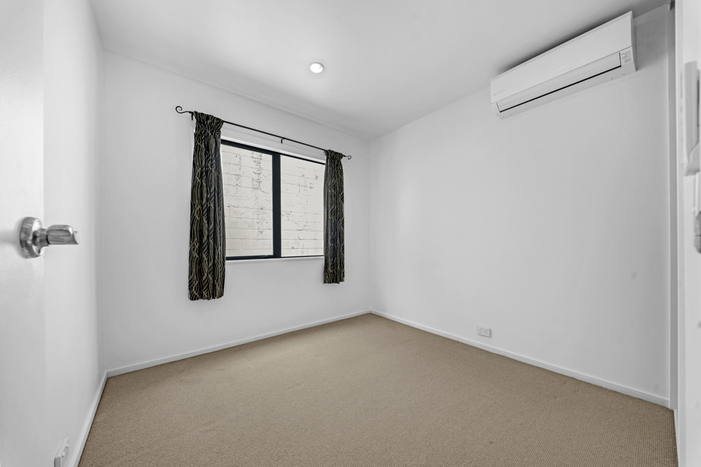 Motivated owners, 3 beds 1.5 baths home with garage, 19 Rakich Place, Henderson, Auckland