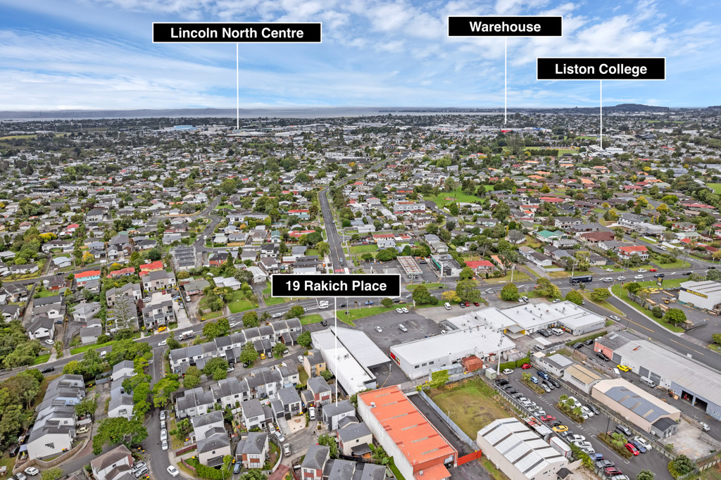 Motivated owners, 3 beds 1.5 baths home with garage, 19 Rakich Place, Henderson, Auckland