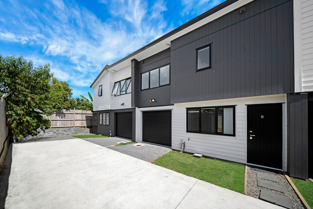 4 beds 2.5 baths home with garage, 3/30 Arnwood Street, Manurewa, Auckland