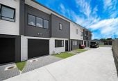 4 beds 2.5 baths home with garage, 3/30 Arnwood Street, Manurewa, Auckland