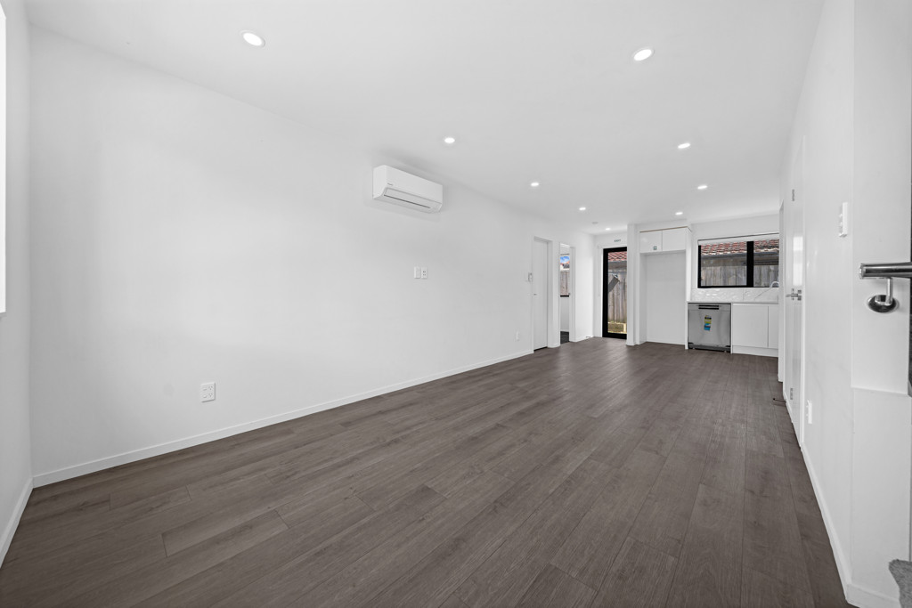 4 beds 2.5 baths home with garage, 3/30 Arnwood Street, Manurewa, Auckland