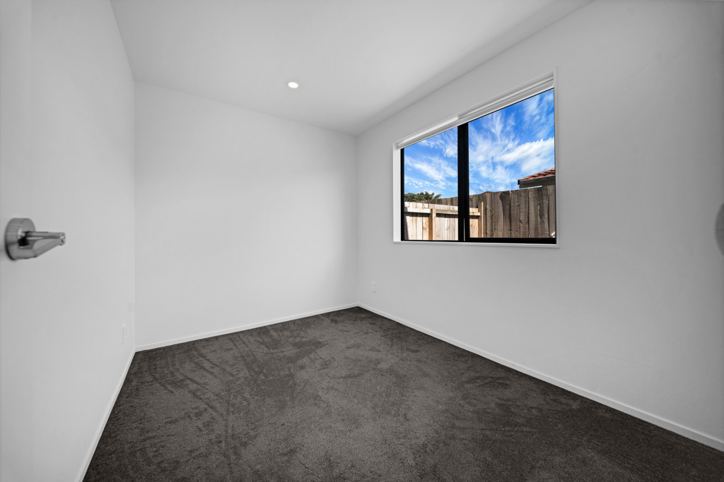 4 beds 2.5 baths home with garage, 3/30 Arnwood Street, Manurewa, Auckland