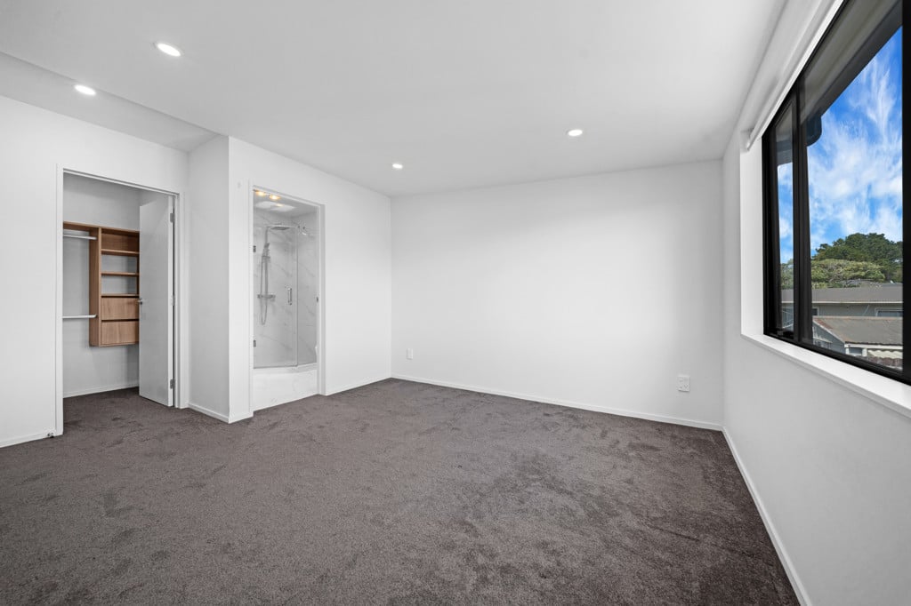 4 beds 2.5 baths home with garage, 3/30 Arnwood Street, Manurewa, Auckland