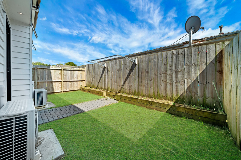 4 beds 2.5 baths home with garage, 3/30 Arnwood Street, Manurewa, Auckland