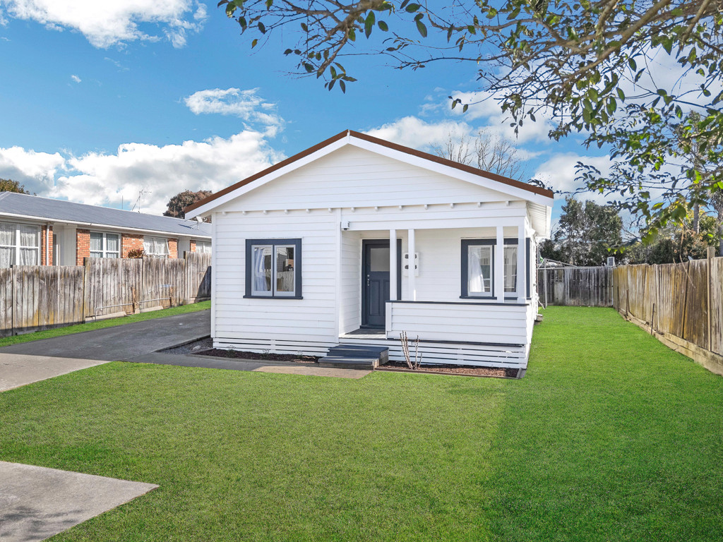 Renovated 3 beds 1 bath house with garage, 7B Church Street, Otahuhu, Auckland