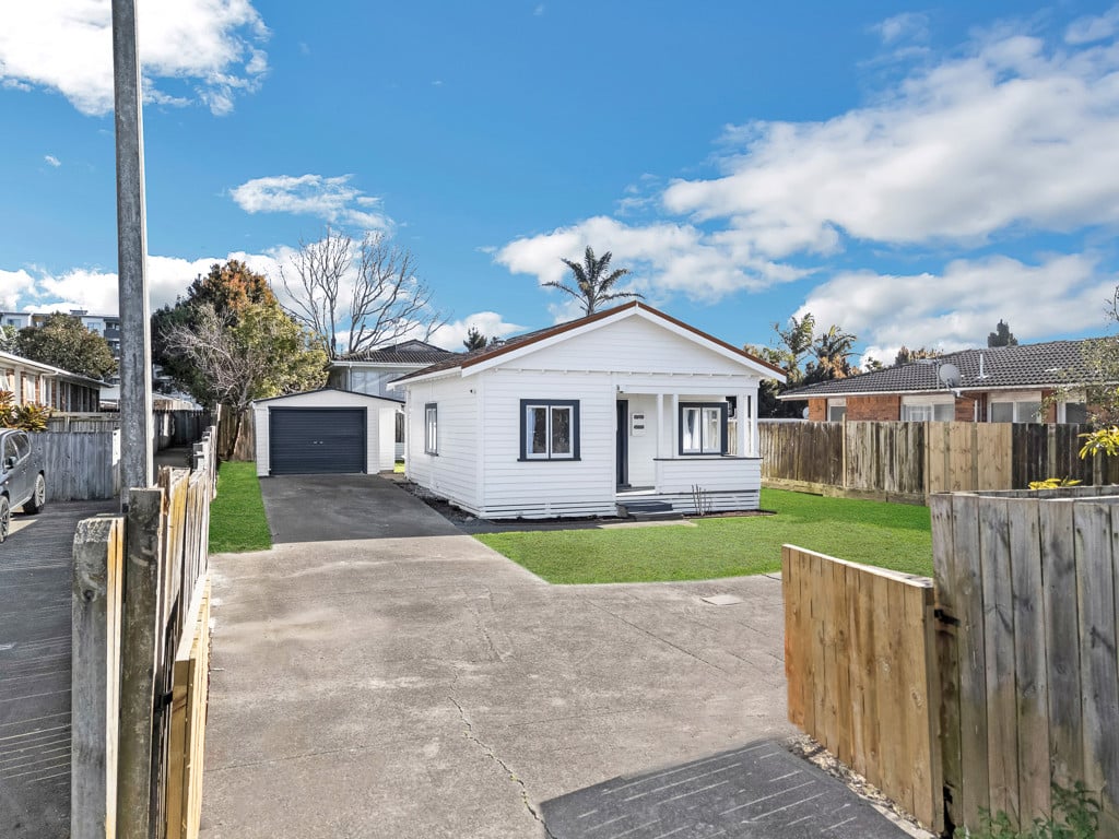 Renovated 3 beds 1 bath house with garage, 7B Church Street, Otahuhu, Auckland