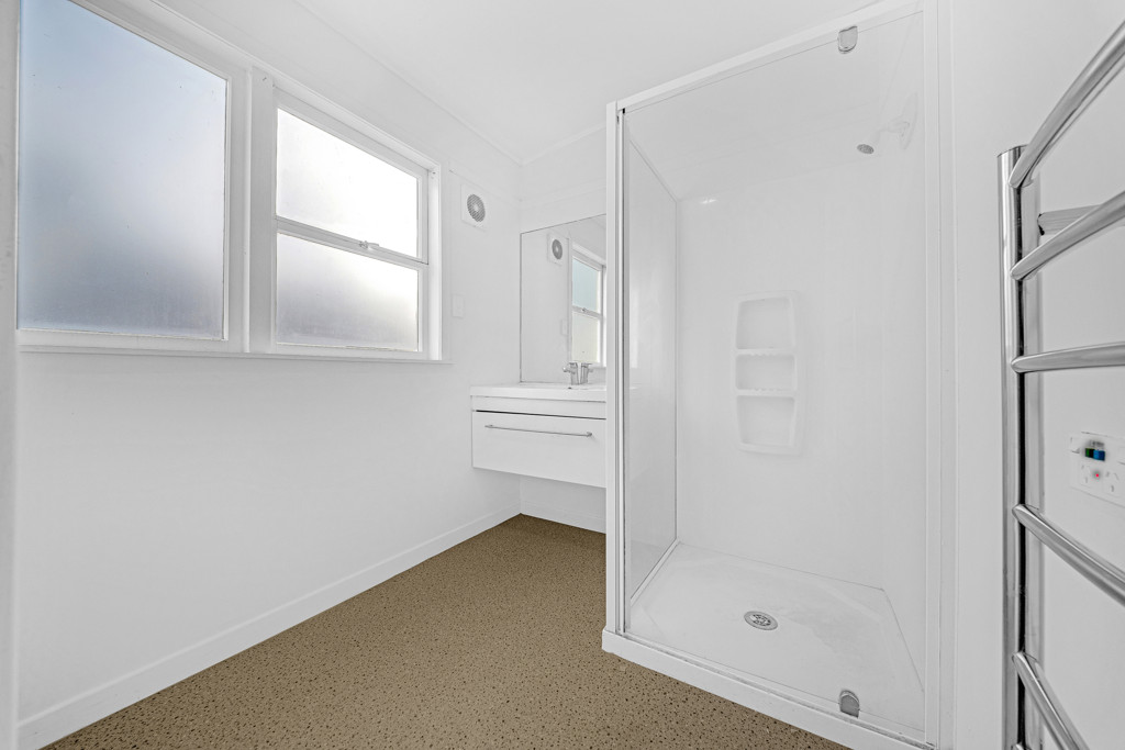 Renovated 3 beds 1 bath house with garage, 7B Church Street, Otahuhu, Auckland