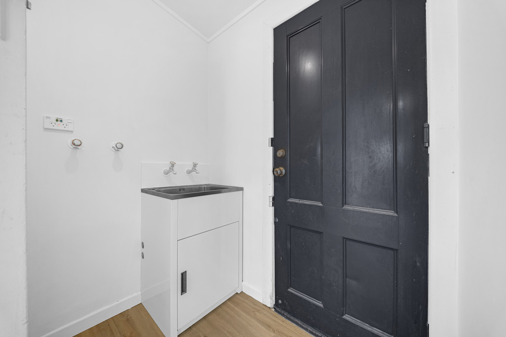 Renovated 3 beds 1 bath house with garage, 7B Church Street, Otahuhu, Auckland