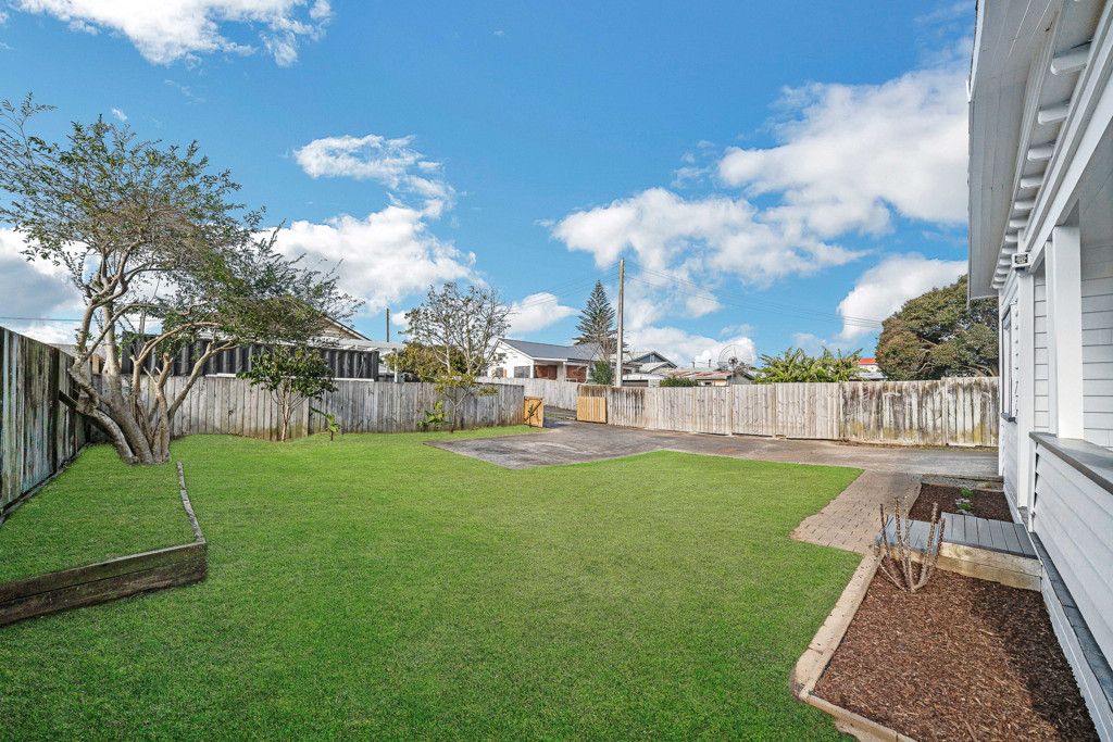 Renovated 3 beds 1 bath house with garage, 7B Church Street, Otahuhu, Auckland