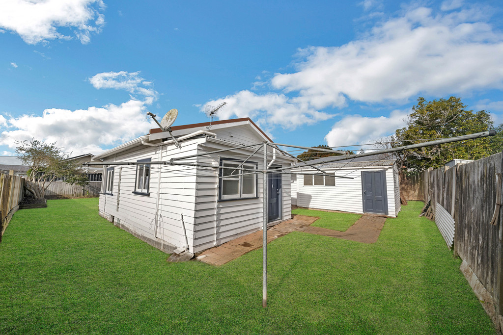 Renovated 3 beds 1 bath house with garage, 7B Church Street, Otahuhu, Auckland
