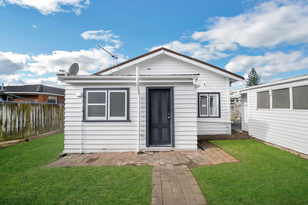 Renovated 3 beds 1 bath house with garage, 7B Church Street, Otahuhu, Auckland