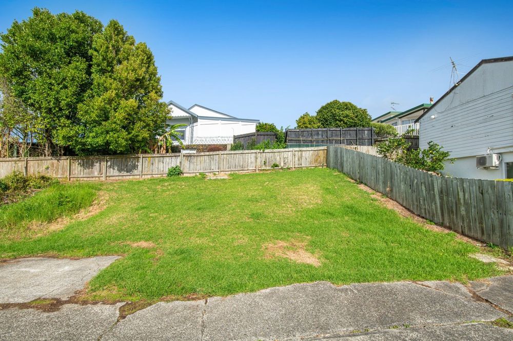 Vendor now overseas. Must sell, This cross-lease title section is a half share of 827sqm, A Geotechnical report and house plans ready for consent application are available for inspection. Watercare have confirmed the granting of new connection for one dwelling. 599 Whangaparaoa Road, Stanmore Bay, Auckland