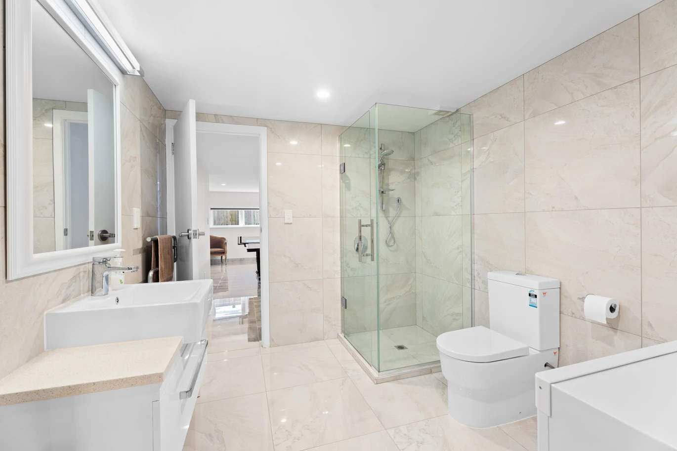 574m2 section, 5 beds 2 baths house with double garage, 19 Kendrick Place Blockhouse Bay, Auckland