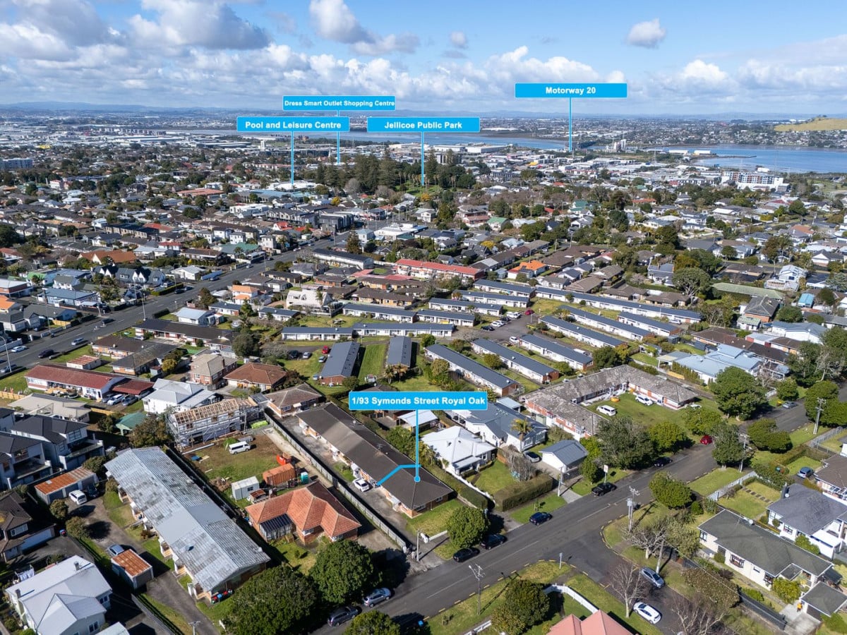 Brick and tile 3 beds 1 bath home with garage, 1/93 Symonds Street, Royal Oak, Auckland