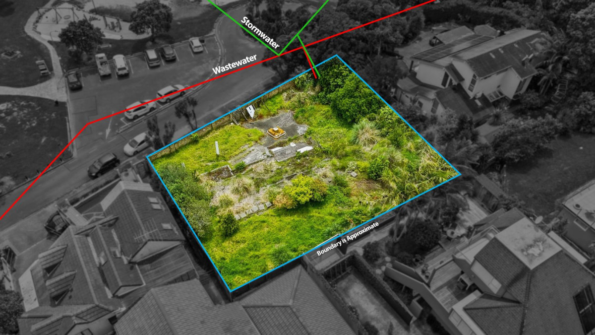 986m2 section with Sea Views, THE VENDOR IS CURRENTLY IN THE PROCESS OF OBTAINING A RESOURCE CONSENT for a four-lot subdivision with two vehicle crossings. 6 Bluff Terrace, Hillsborough, Auckland