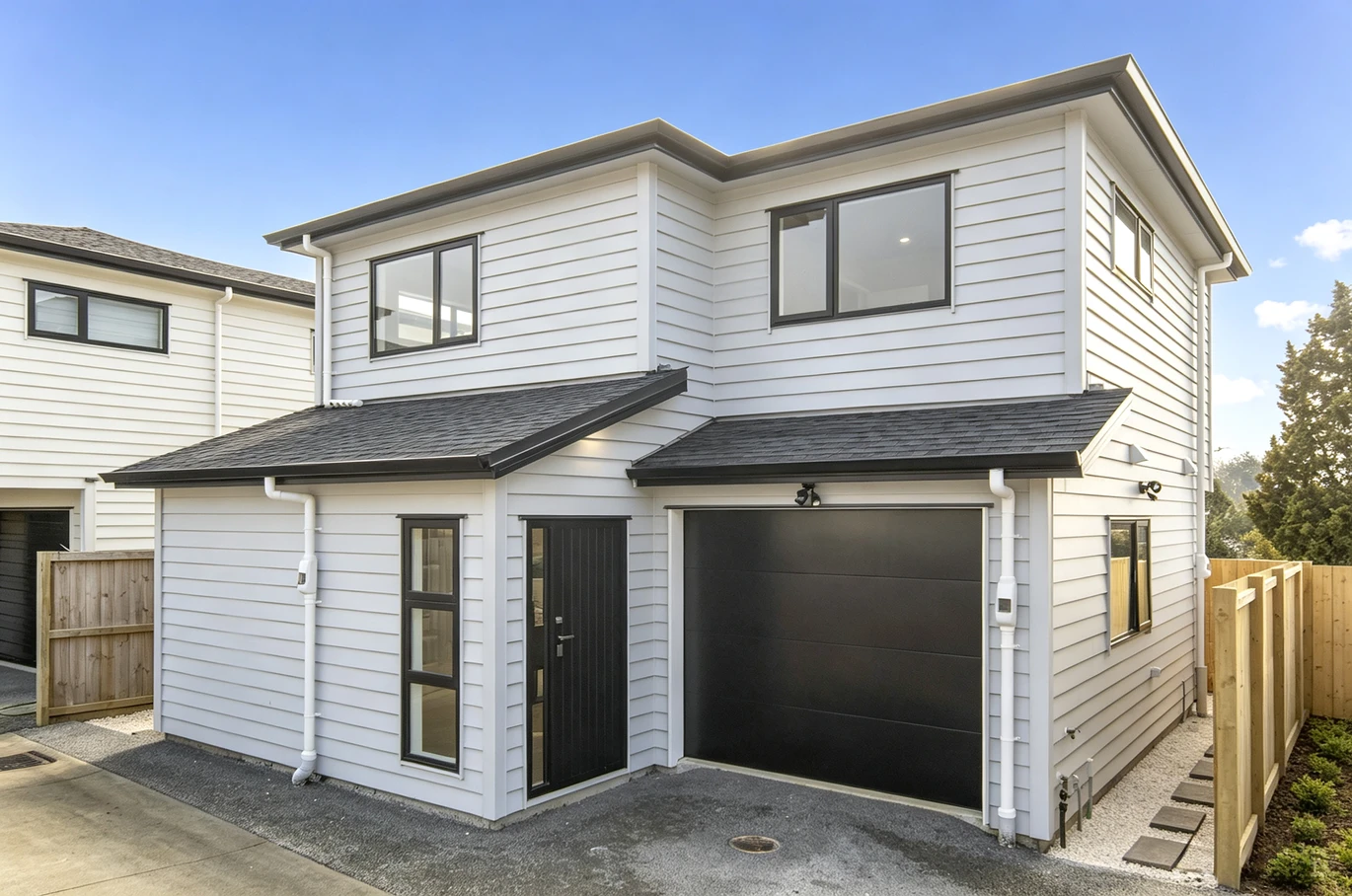 Brandnew standalone 3 beds 2.5 baths home with garage, 20C Castleford Street Green Bay, Auckland