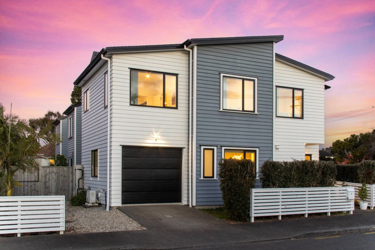 Mt Albert Grammar school zone, 4 beds 2.5 baths home with garage, 3 Kain Street, Mount Eden, Auckland