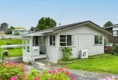 For rent, 4 beds 2.5 baths house with carport, (Upstairs 3 beds 1.5 baths gas stove kitchen, dining and living areas, Downstairs a rumpus, a kitchenette, 1 bedroom, 1 bathroom and toilet.), Available from 20th August, 16a Mclean Avenue, Papatoetoe,, Auckland