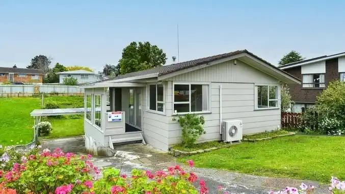For rent, 4 beds 2.5 baths house with carport, (Upstairs 3 beds 1.5 baths gas stove kitchen, dining and living areas, Downstairs a rumpus, a kitchenette, 1 bedroom, 1 bathroom and toilet.), Available from 20th August, 16a Mclean Avenue, Papatoetoe,, Auckland