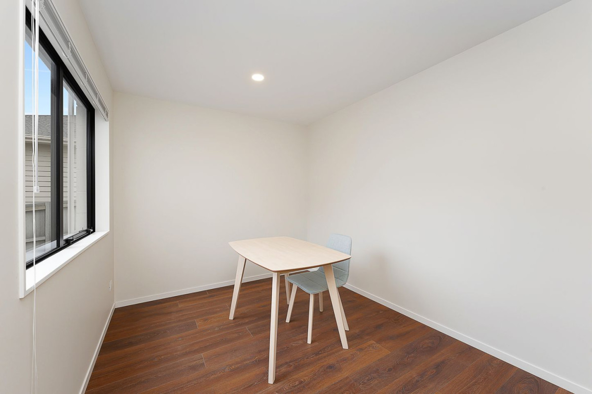 Owner (Builder) downsizing, 5 beds 4 baths house with double garage, 108 San Valentino Drive, Henderson, Auckland