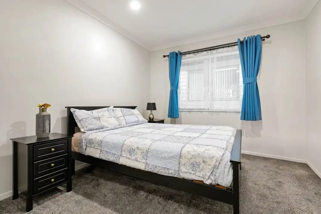 For rent, Ormiston School Zone, 4 beds 3.5 bath house with double garage, Available from 24th August,  68 Castlebane Drive, Flat Bush, Auckland