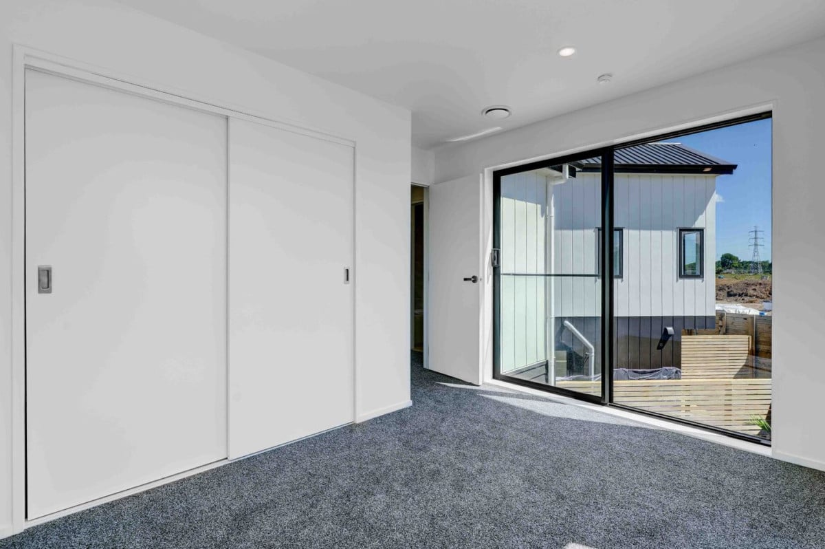 Brandnew standalone 2 beds 1.5 baths home with car park, 19 Aratuhia Lane, Papakura, Auckland