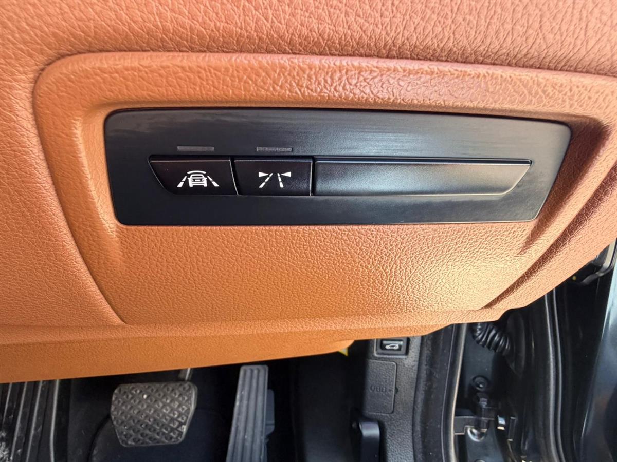 2013 BMW 320i **GT**Leather Seats**Reversing Camera* Sedan Automatic, 1,997 cc, 81,797 km