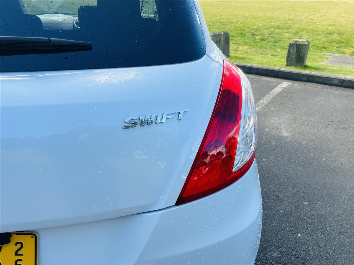 2015 Suzuki Swift 54000 KMS ONLY PUSH BUTTON START Hatchback Automatic, 1,200 cc