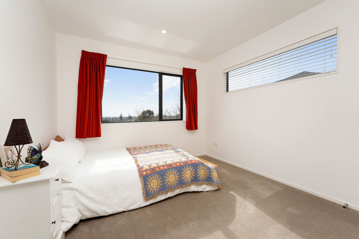 Standalone 3 beds 2.5 baths home with garage, 14E Kelwyn Road, Kelston, Auckland