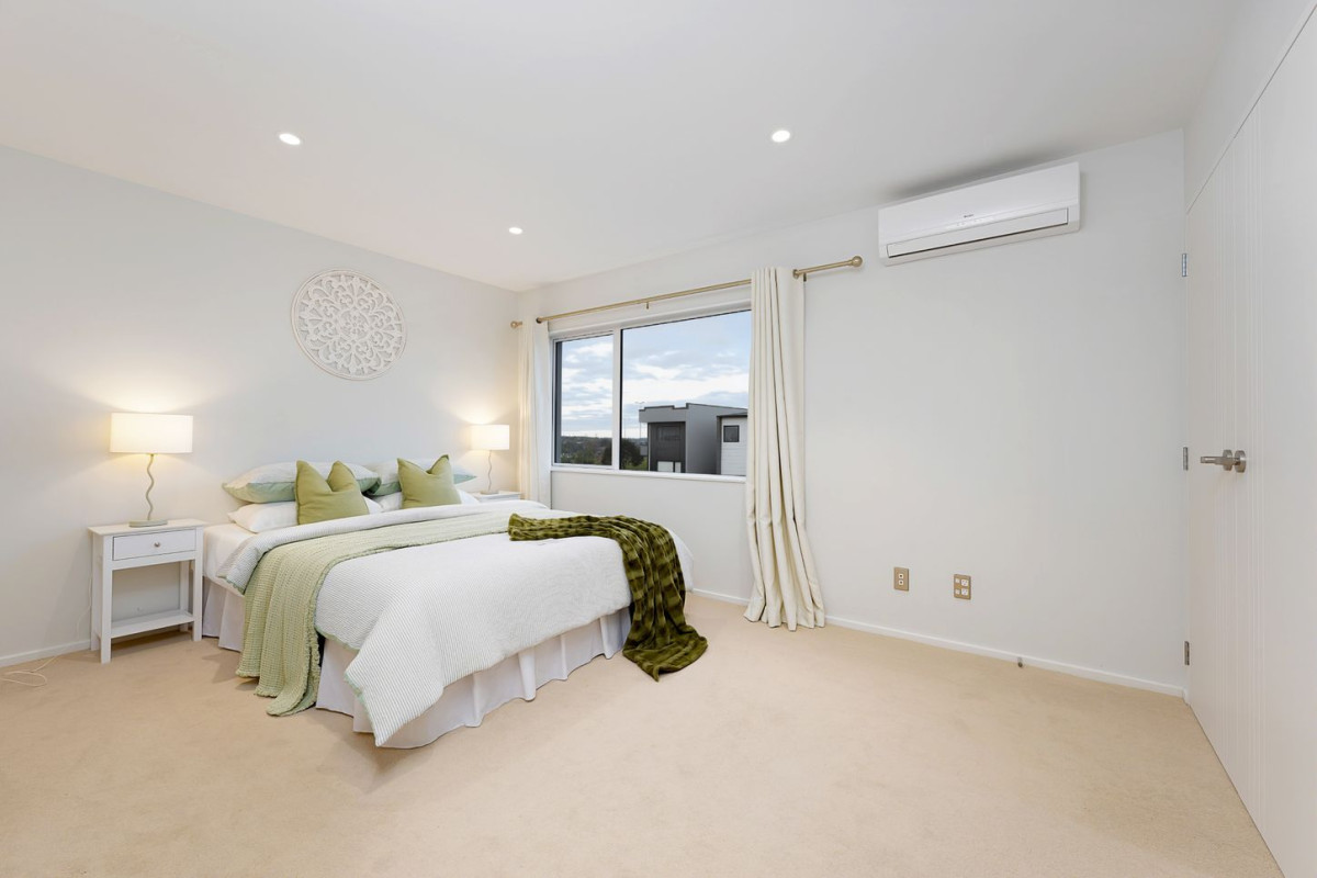 4 beds (2 ensuites) 3.5 baths home with garage, 1 ensuite ground floor, 77 Bordeaux Parade, Te Atatu South, Auckland