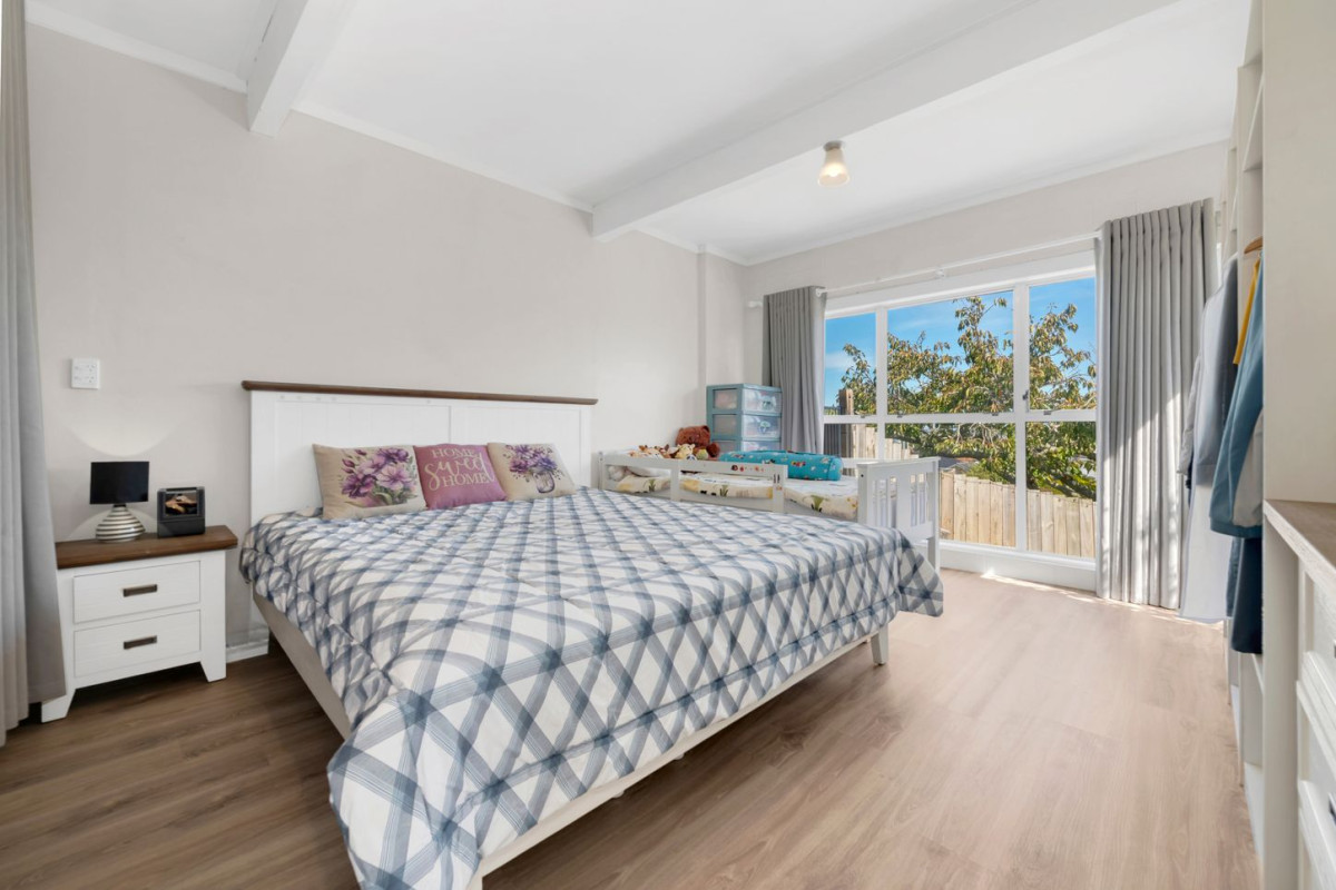 Highly Motivated Vendors, Ignore the CV, 246m2 Brick and tile 5 beds 2 baths house with carport, 55 Athens Road, Onehunga, Auckland