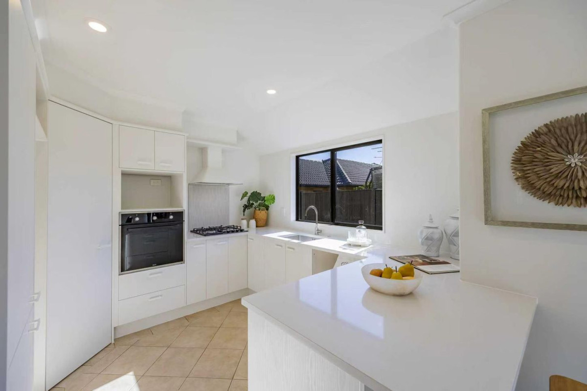 609m2 section, Home and income, Botany Downs Secondary College zone, 6 beds 3 baths house with double garage and 2 beds granny, Originally built by Spaceline Homes (Fletcher Homes), 373 Chapel Road, East Tamaki, Auckland