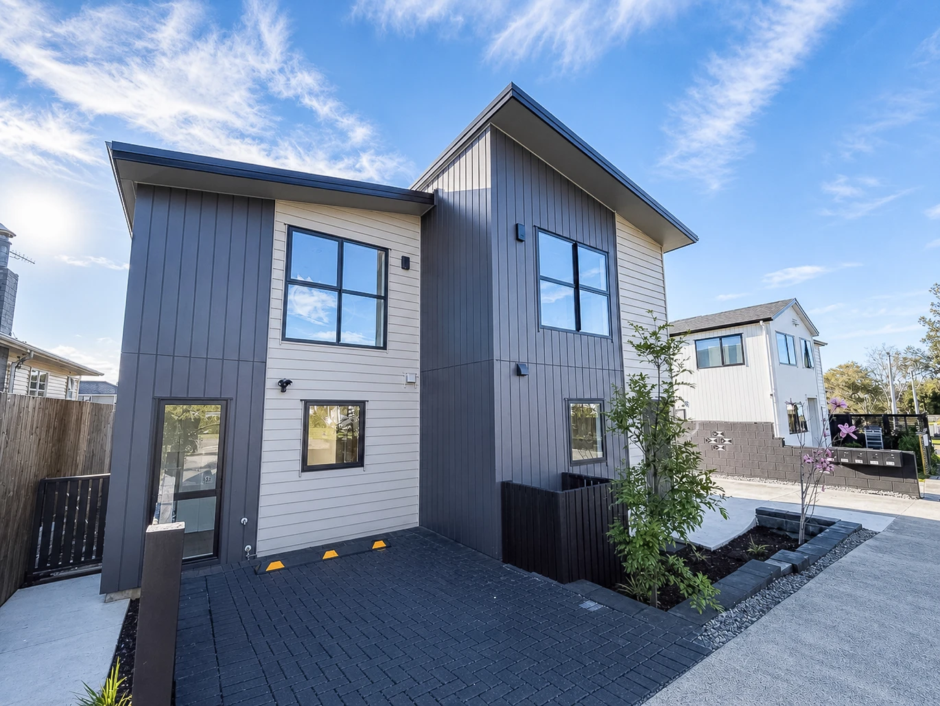 Must Sell, 10-year structural and weathertightness warranty, Brandnew freehold 2 beds + study or kids’ room 1.5 baths home with car park, Lot 2, 16 Geneva Place Blockhouse Bay, Auckland