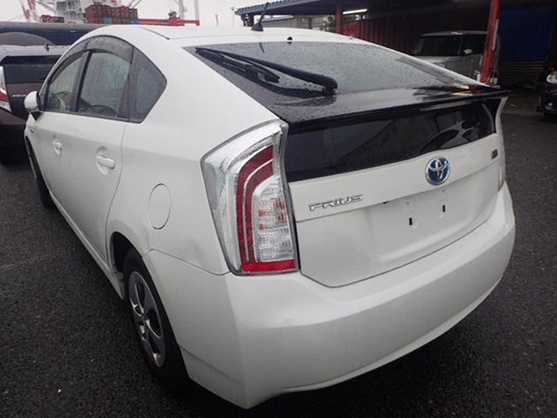 2014 Toyota Prius Hatchback Automatic, Hybrid, 1,800 cc, 103,000 km