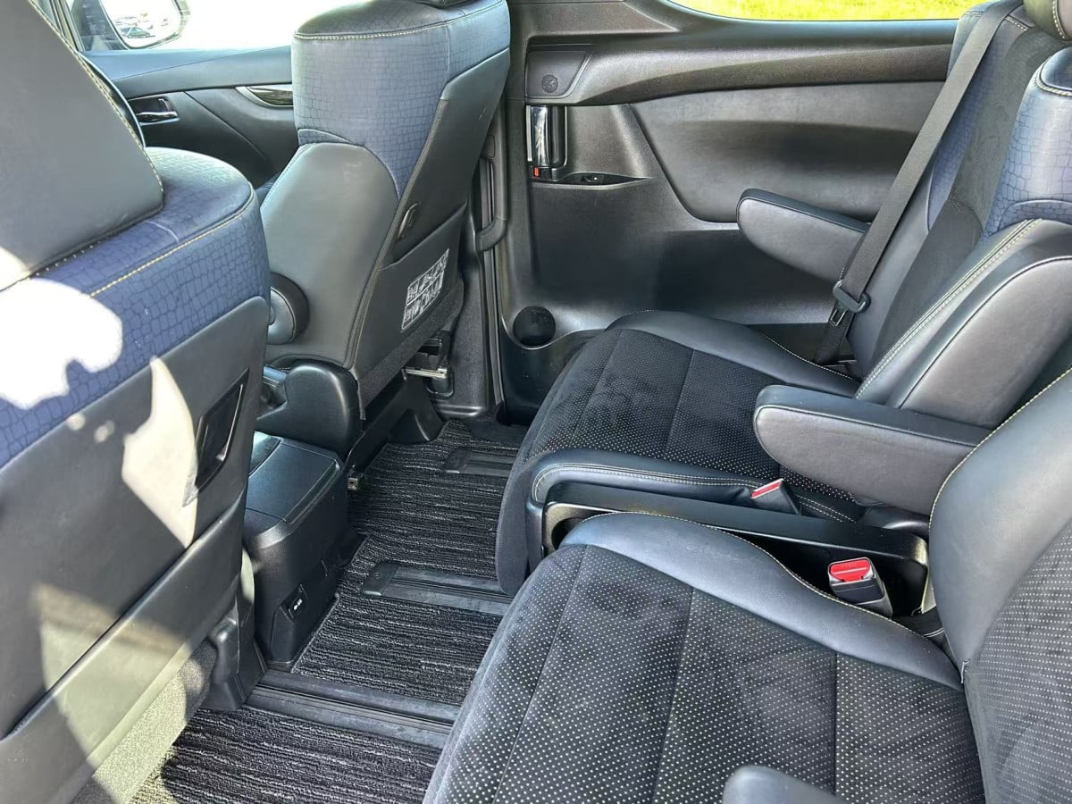 2016 Toyota Vellfire 2.5L Petrol 7 Seater CarPlay