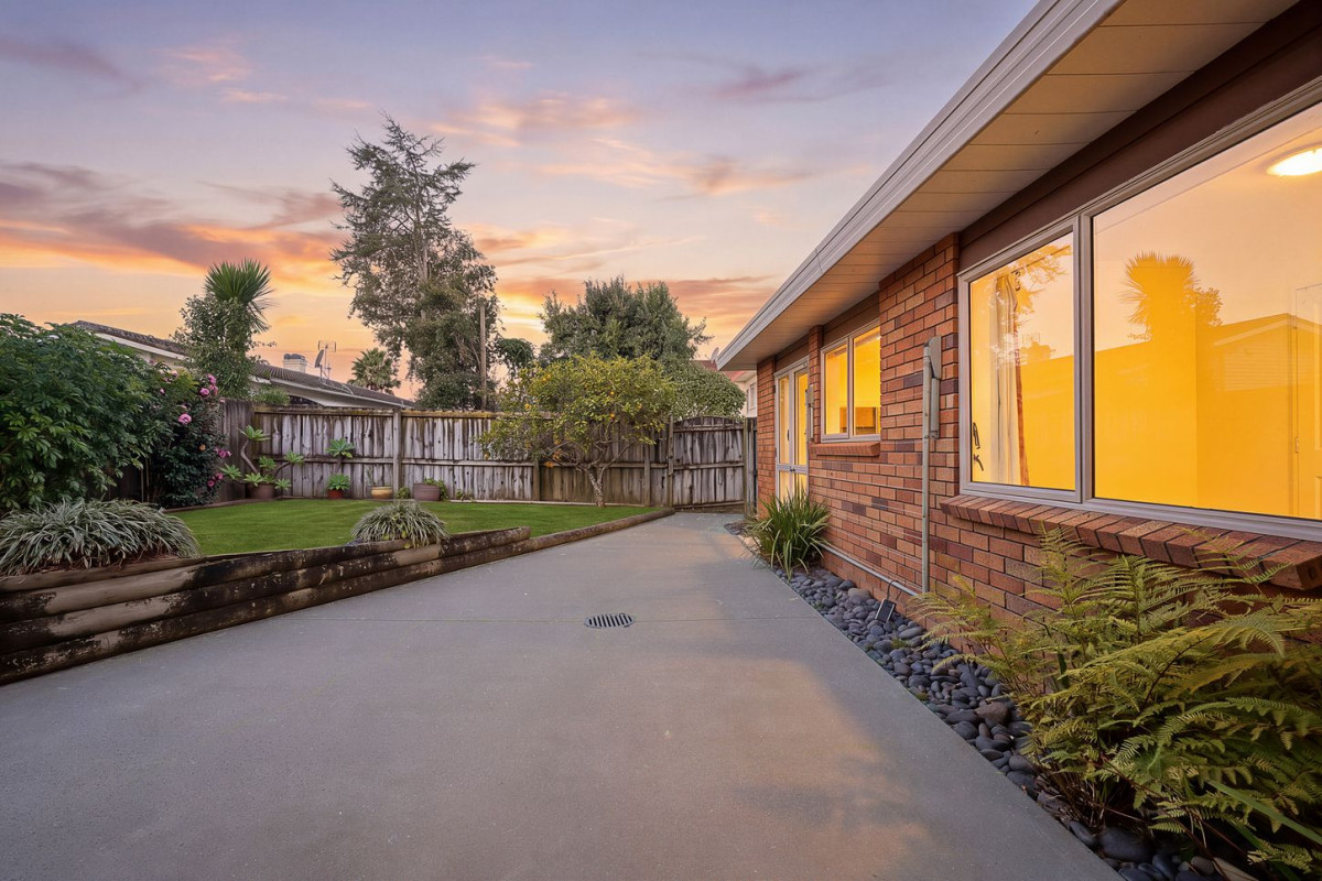344m2 section, 130m2 Renovated Brick and tile 2 beds + study room (1.9 x 2.6M) 1 bath house with double garage, 17A Tirimoana Road, Te Atatu South, Auckland