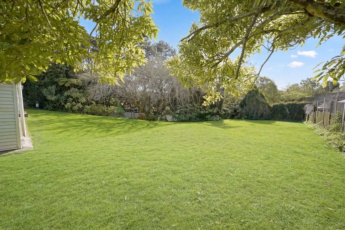 1255m2 section, 6 beds 2 baths house with carport and 3 beds granny downstairs, 35 Nile Road, Kelston, Auckland