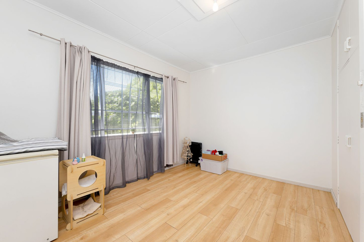 6824m2 Lifestyle section, 3 beds 1 bath house with 4 garage, 116 Chamberlain Road, Massey, Auckland