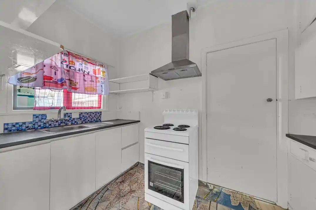 For rent, 2 beds 1 bath house with car parks, Available Now, 26 Atkinson Avenue, Otahuhu, Auckland