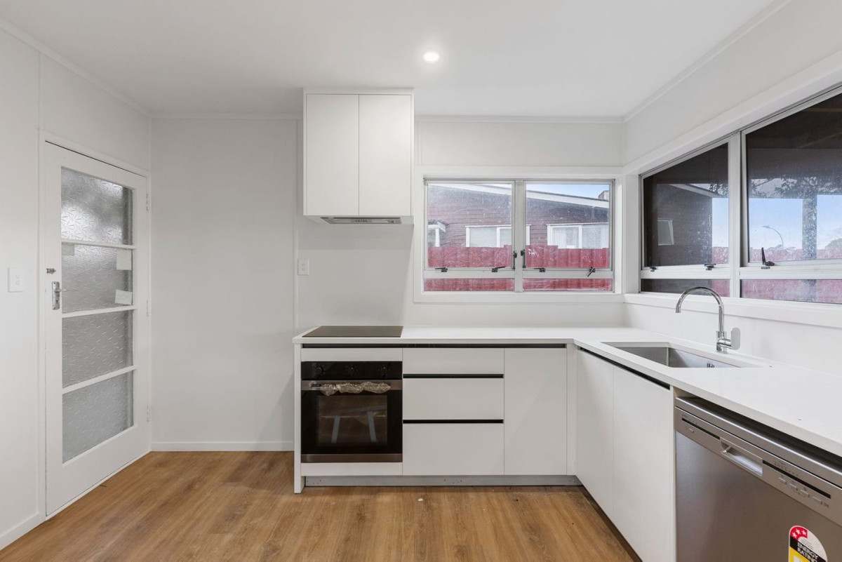 688m2 section, Renovated 3 beds 1 bath house, Double garage has been converted into two extra rooms, 32 Idlewild Avenue, Mangere, Auckland