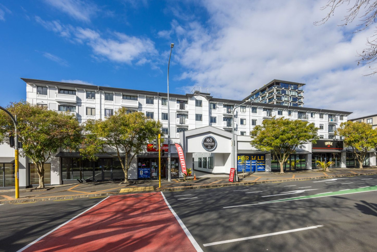 Triple Grammar school zone (AGS, AGGS, MAGS), 80m2 Freehold 2 beds 2 baths apartment with car park, 2M/160 Symonds Street, Grafton, Auckland